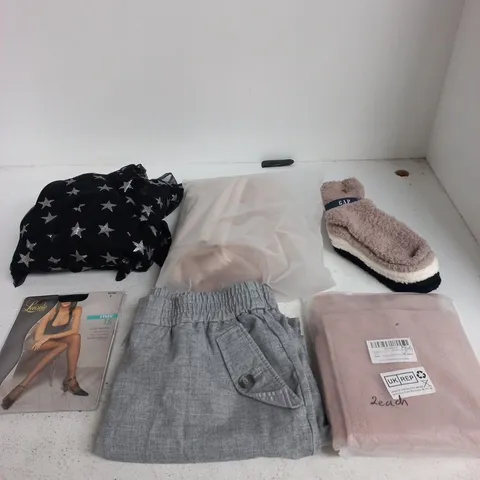BOX OF APPROXIMATELY 20 ASSORTED CLOTHING ITEMS IN VARIOUS COLOURS, SIZES AND STYLES
