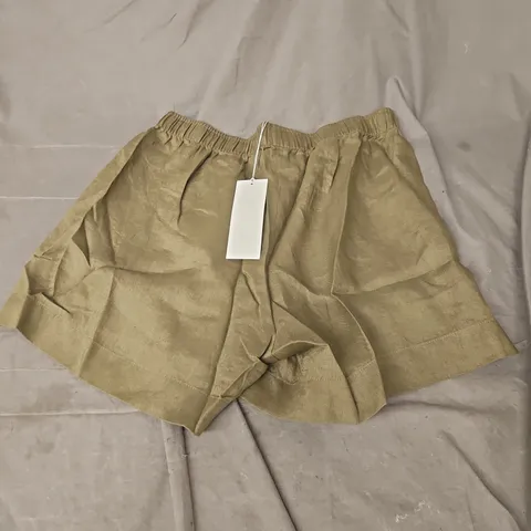 ARKET SHORTS IN DARK OLIVE SIZE M