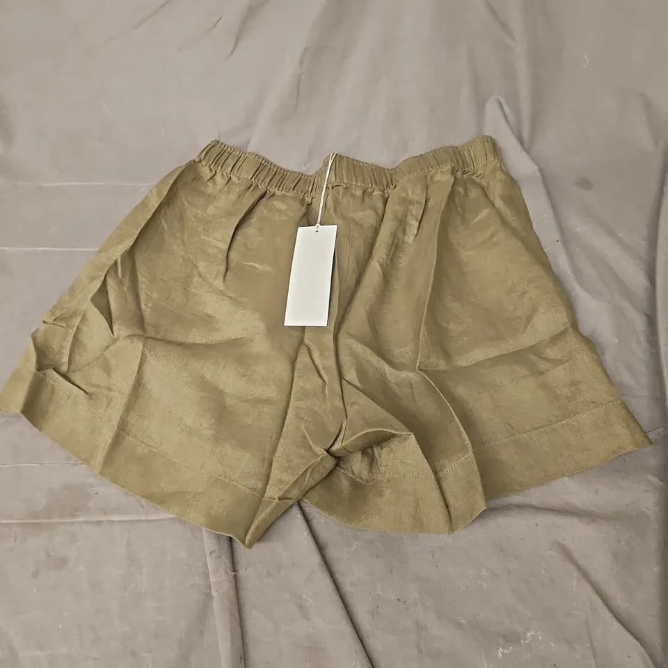 ARKET SHORTS IN DARK OLIVE SIZE M