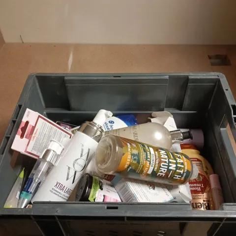 BOX OF APPROXIMATELY 10 ASSORTED BEAUTY ITEMS INCLUDING FAITH IN NATURE MOISTURISING SHAMPOO, SALLY HANSEN CUTICLE REMOVER AND WOW VOLUMIZER