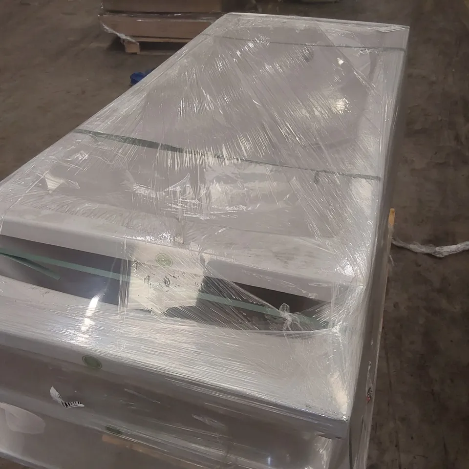 PALLET CONTAINING A VERY LARGE QUANTITY OF ASSORTED BATH TUBS INCLUDING: HEREFORD SQUARE SINGLE ENDED BATH 1700 X 700, YORK ROUND DOUBLE ENDED BATH 1800 X 800 ECT