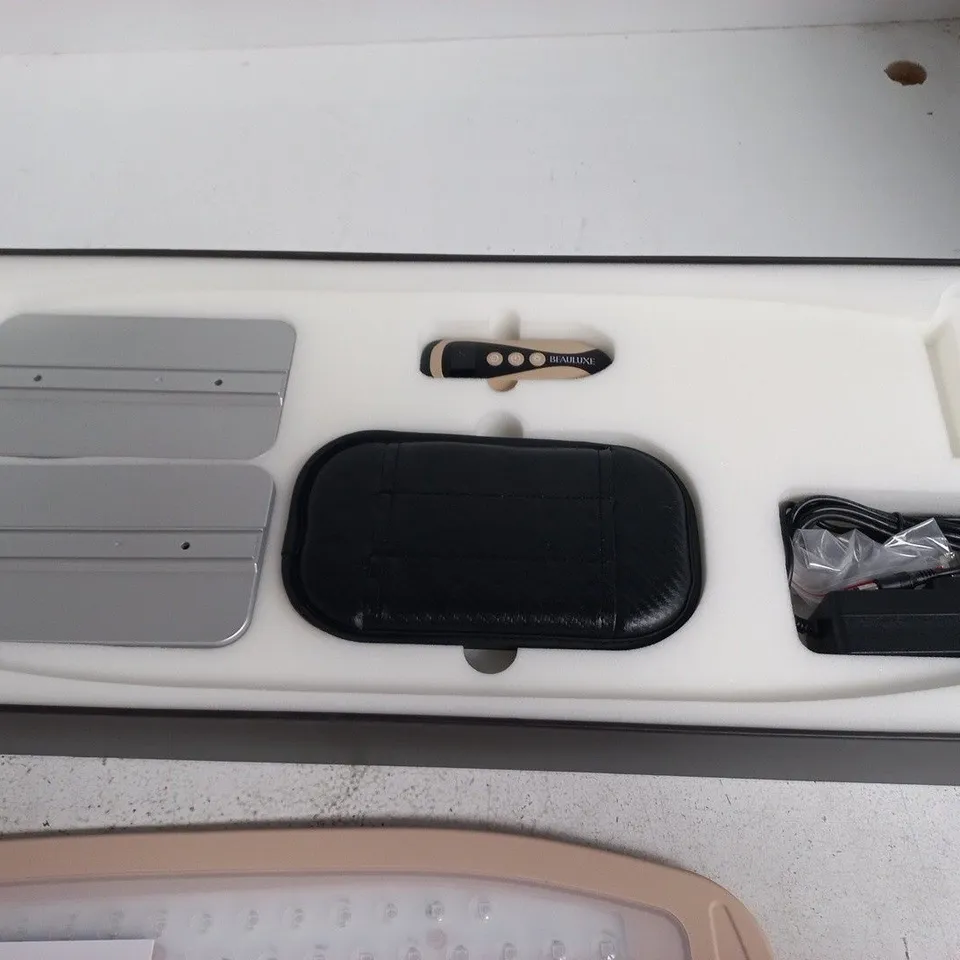 BOXED BEAULUXE PORTABLE PDT LIGHT RENEWAL SYSTEM