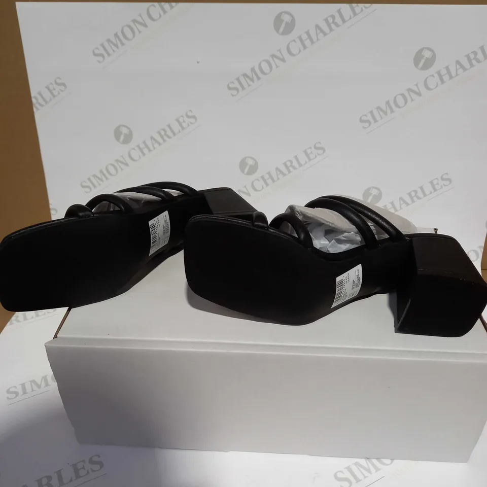 CLARKS SHEER BLACK SHOE - SIZE 4