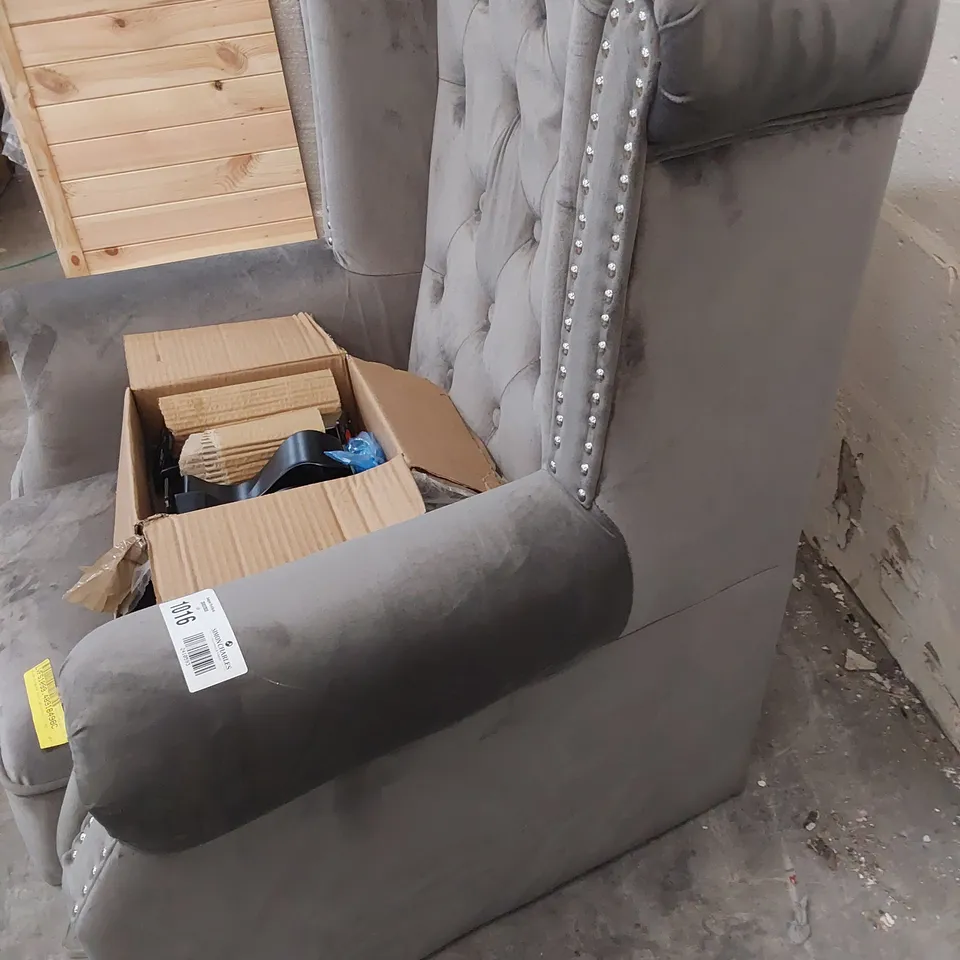 DESIGNER HAYDEN WINGBACK UPHOLSTERED EASY CHAIR STUDDED DETAIL LIGHT GREY PLUSH FABRIC 
