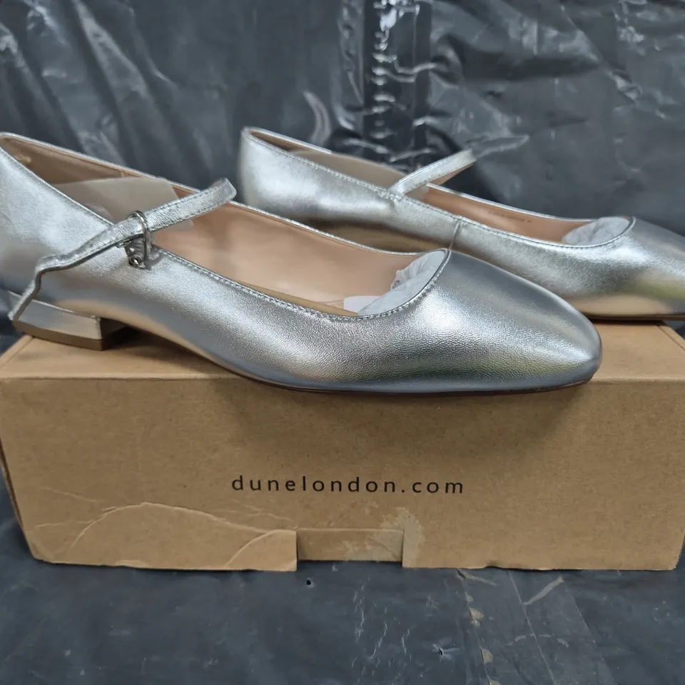BOXED PAIR OF DUNE LONDON 515HABBS SHOES IN SILVER SIZE 8