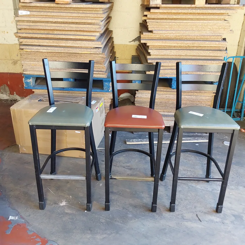 3 X METAL LEGGED STURDY BAR STOOLS 