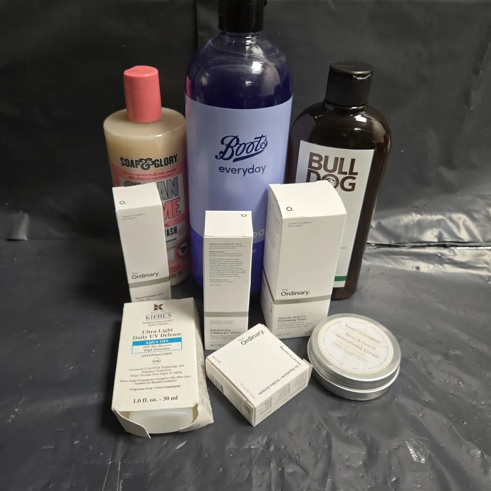 APPROXIMATEY 20 ASSORTED HEALTH AND BEAUTY PRODUCTS TO INCLUDE - BULLDOG SHOWER GEL - THE ORDINARY EXFOLIATING TONER - KIEHL'S DAILY UV DEFENSE - ETC