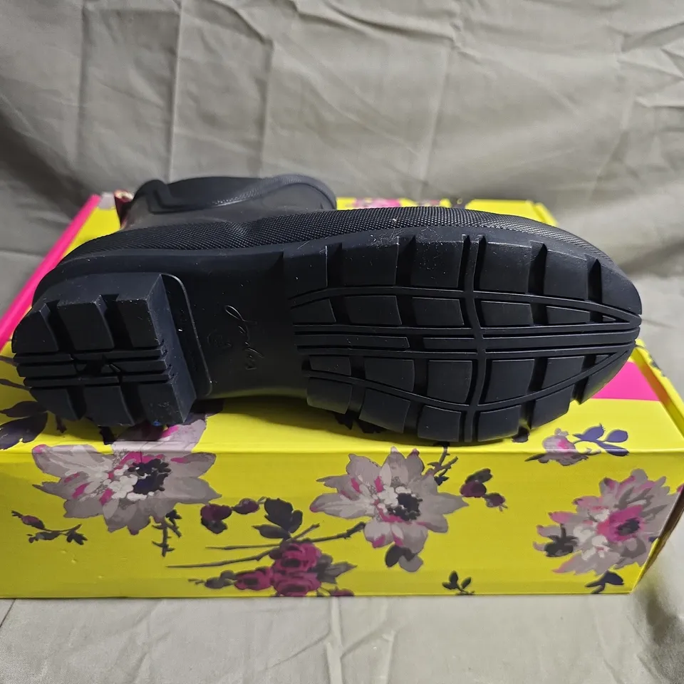BOXED PAIR OF JOULES KIDS' NAVY WELLIES BOOTS – UK4 (EU37, US6) 