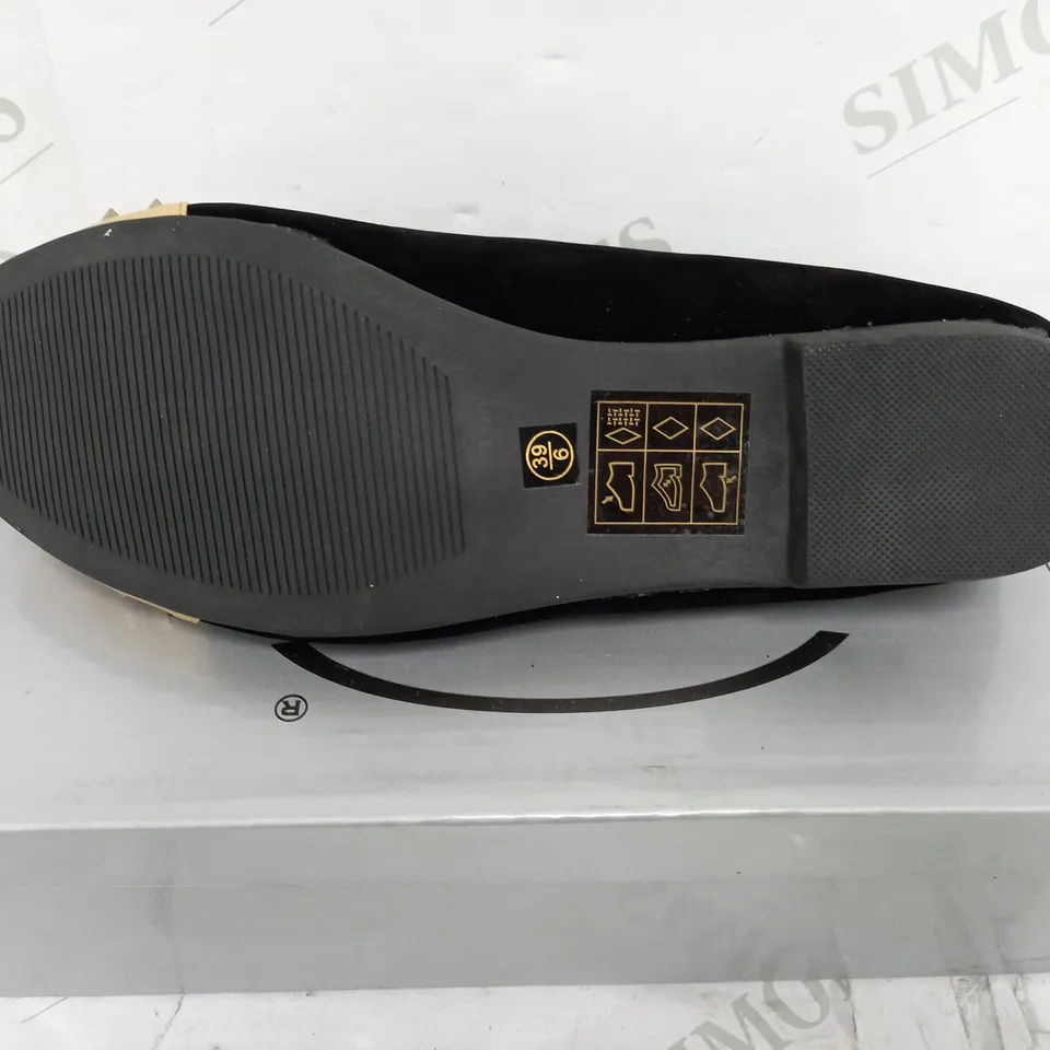 FLAT HEELED SHOE BLACK VELEVET GOLD SPIKEY TOE SIZE 6