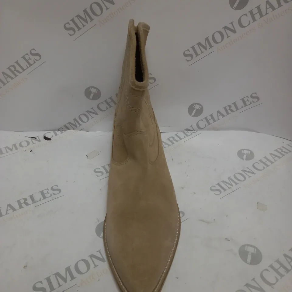 MAISON DE NIMES SUEDE WESTERN BOOT - SIZE 7