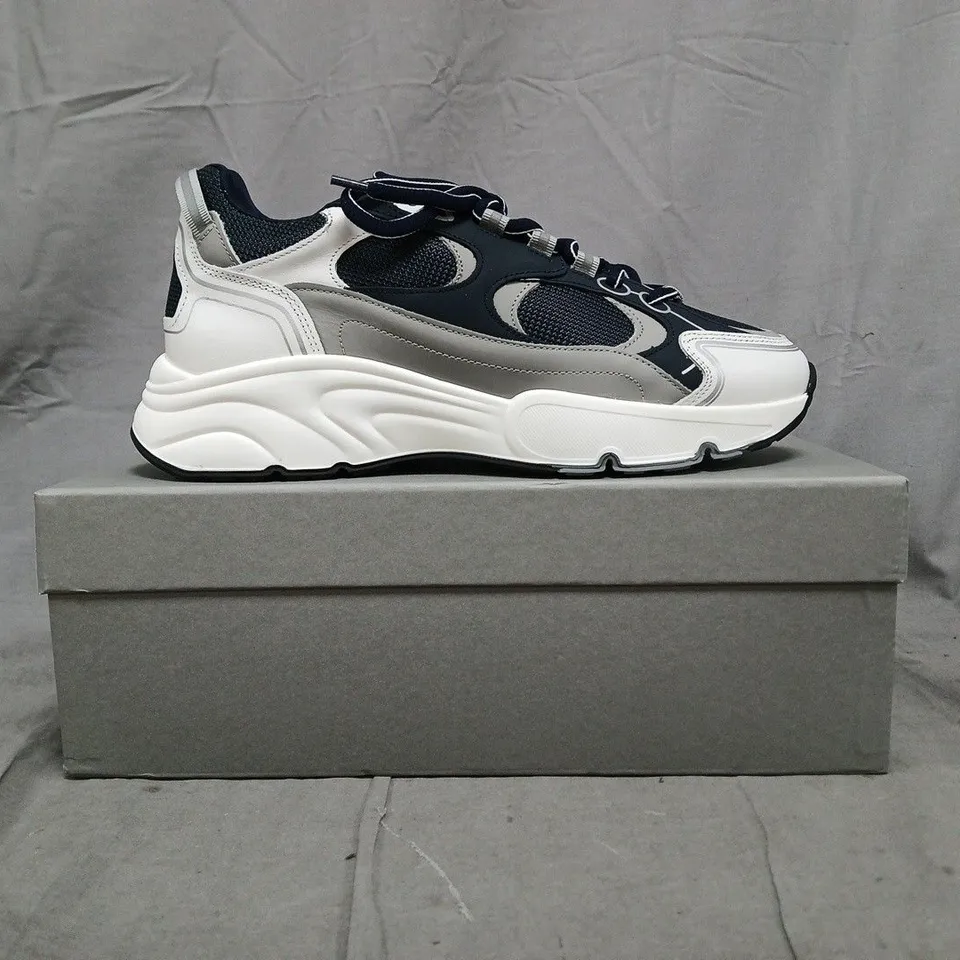 BOXED PAIR OF CLEENS PULSE RUNNER TRAINERS IN MIDNIGHT/WHITE SIZE UK 8