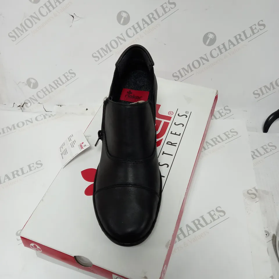 BOXED PAIR OF RIEKER BIOOTS SIZE EUR 38