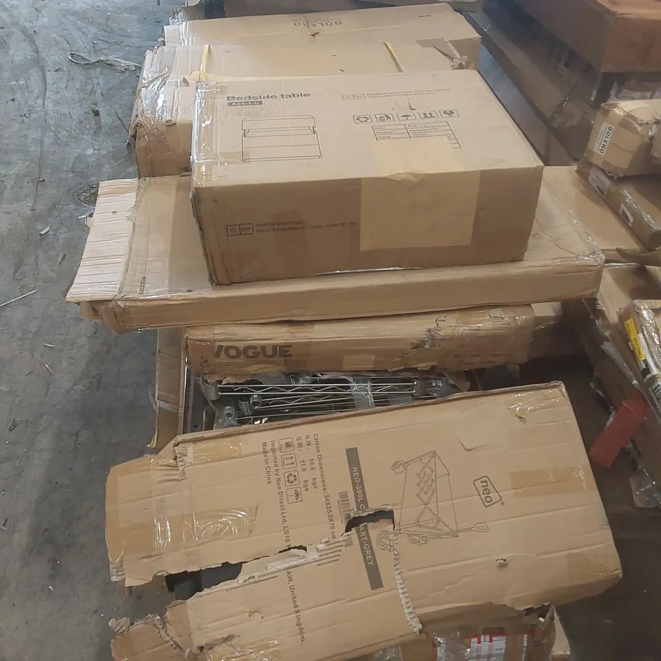 PALLET CONTAINING A LARGE QUANTITY OF ASSORTED FURNITURE PARTS ECT