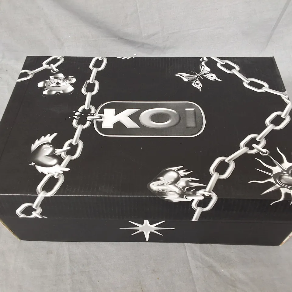 BOXED KOI TENAR MENS BOAT SHOES IN CREAM - UK 10