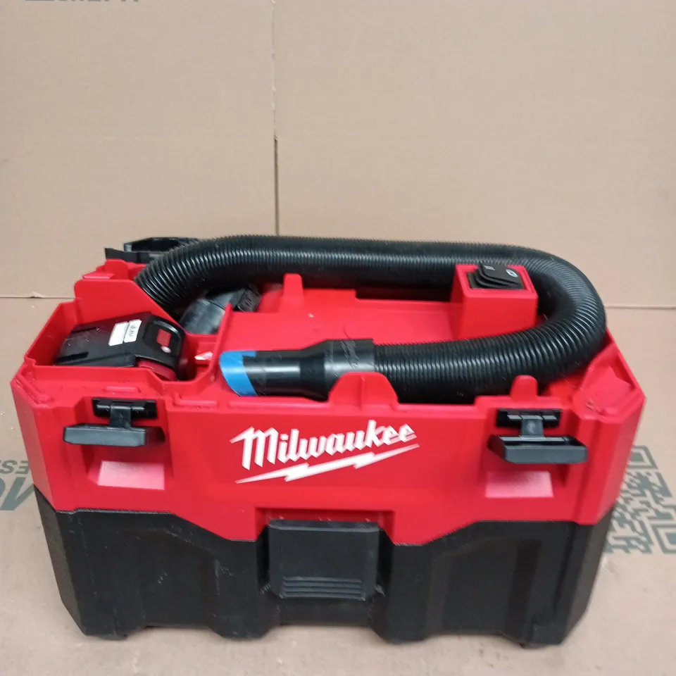 MILWAUKEE CORDLESS WET/DRY VACUUM CLEANER