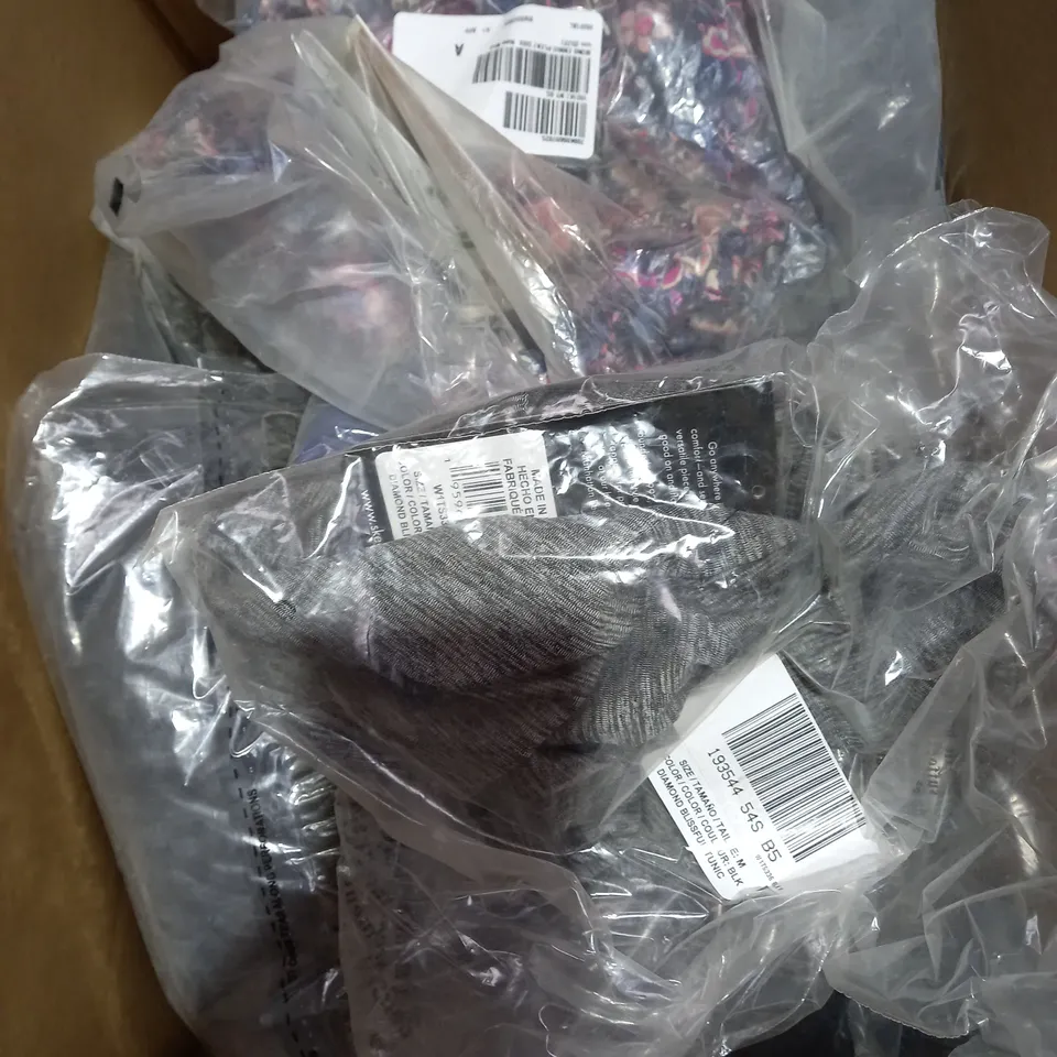 LOT OF APPROXIMATELY 10 CLOTHING ITEMS IN VARIOUS SIZES TO INCLUDE D&CO, PHASE EIGHT, NINA LEONARD ETC