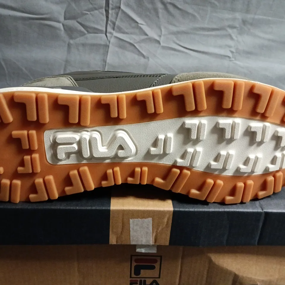BOXED PAIR OF FILA MEN'S TRAINERS – UK SIZE 11