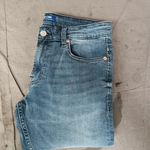 ONLY & SONS JEANS IN BLUE SIZE 31/30