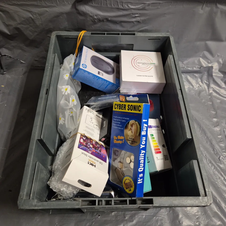 BOX OF APPROX 20 ASSORTED ELECTRICAL ITEMS & ACCESSORIES TO INCLUDE - COMPUTER MOUSES - HEARING DEVICES - TV STICKS - ETC - COLLECTION ONLY