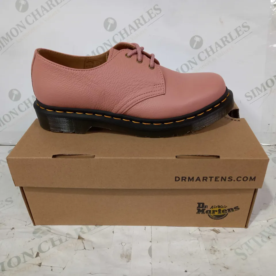 BOXED PAIR OF DR MARTENS SHOES IN SALMON PINK UK SIZE 6.5