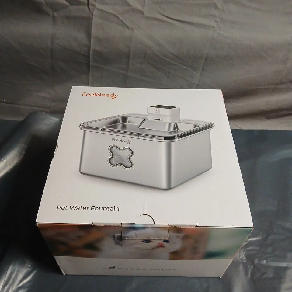 FEELNEEDY PET WATER FOUNTAIN – BOXED