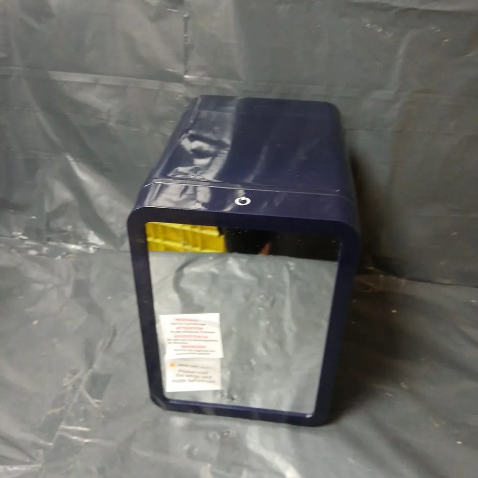 BOXED SO CHILL! MINI FRIDGE INFINITY
