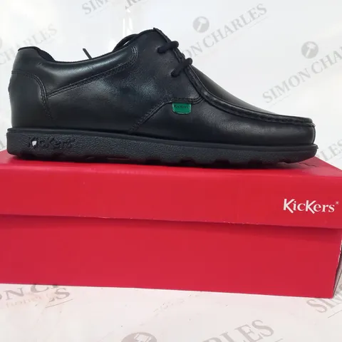 BOXED PAIR OF KICKERS FRAGMA LEATHER LACE UP SHOES IN BLACK EU SIZE 41