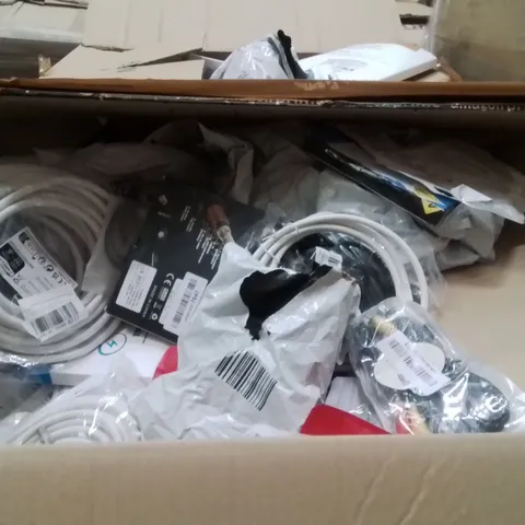 PALLET CONTAINING A LARGE QUANTITY OF CABLES 