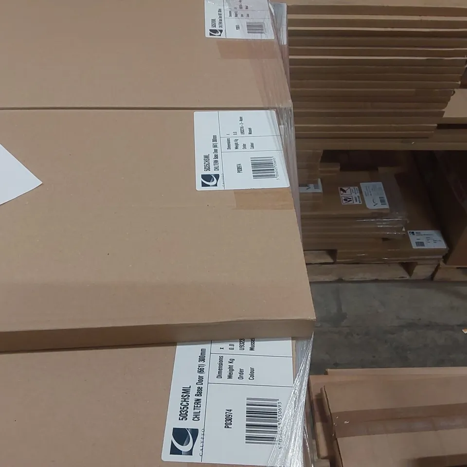 PALLET CONTAINING A LARGE QUANTITY OF ASSORTED BATHROOM FURNITURE PANELS INCLUDING: CHILTERN BASE DOORS, VANITY END PANELS, TALL WALL END/INFILL PANEL, PULL OUT TOILET ROLL HOLDER ECT