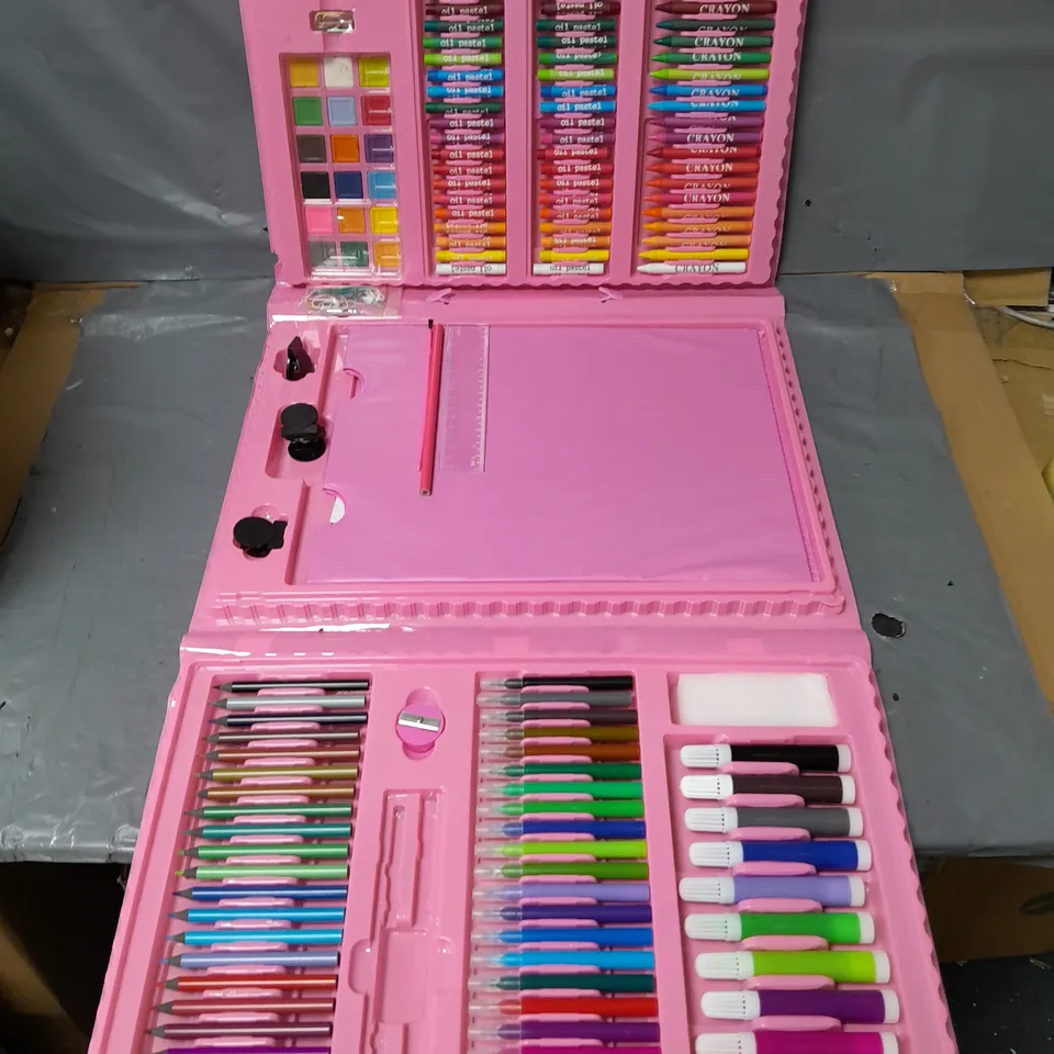 SUPER MEGA ART SET