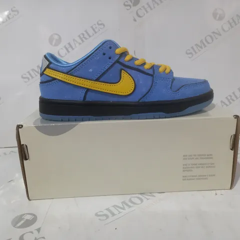 BOXED PAIR OF NIKE SB DUNK LOW PRO POWERPUFF GIRLS BUBBLES EDITION KIDS SHOES IN BLUE/YELLOW UK SIZE 13
