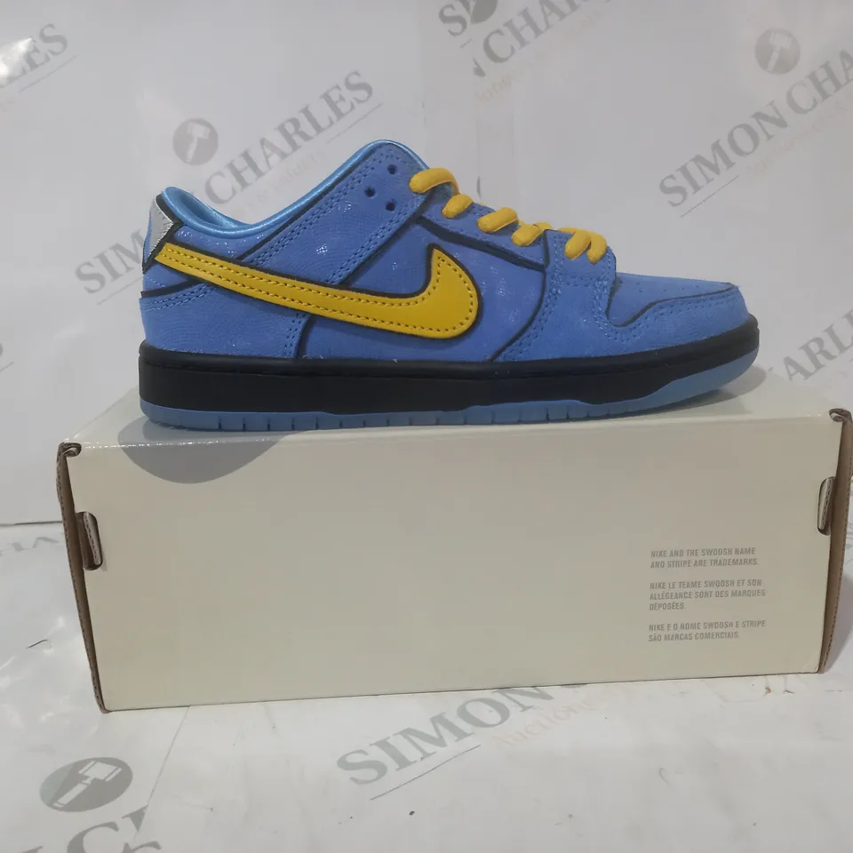 BOXED PAIR OF NIKE SB DUNK LOW PRO POWERPUFF GIRLS BUBBLES EDITION KIDS SHOES IN BLUE/YELLOW UK SIZE 13