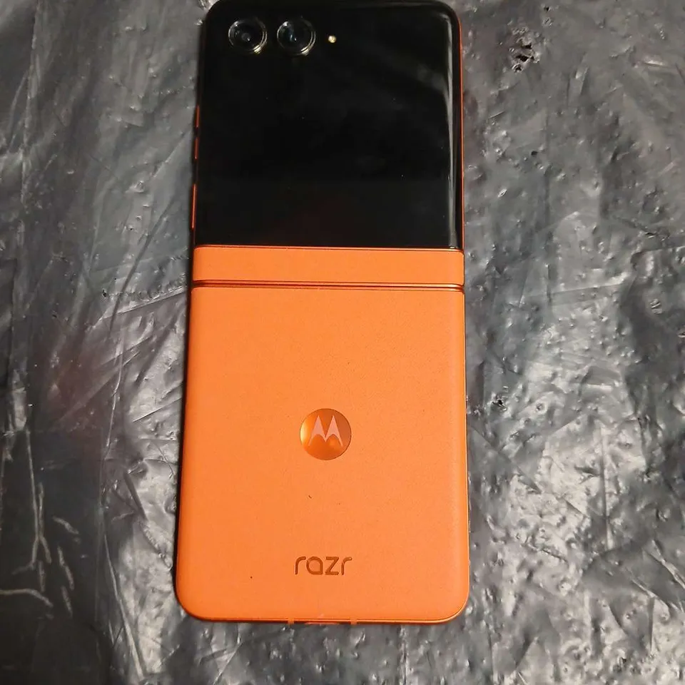 MOTOROLA RAZR FOLDABLE SMARTPHONE – ORANGE/BLACK