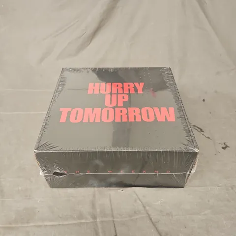 SEALED AND BOXED THE WEEKEND 00X0 EDITION BOX SET HOODIE 003 SIZE L