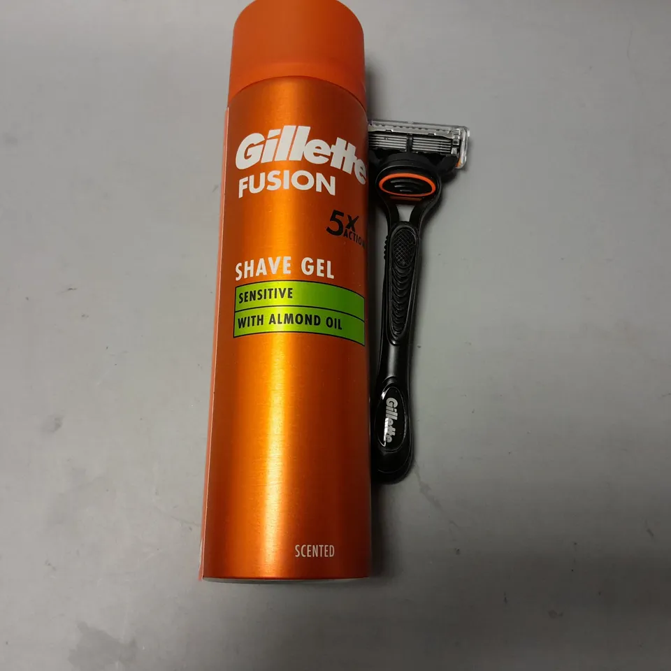 BOXED GILLETTE FUSION5 SHAVER AND 200ml SHAVING GEL RRP £13.5