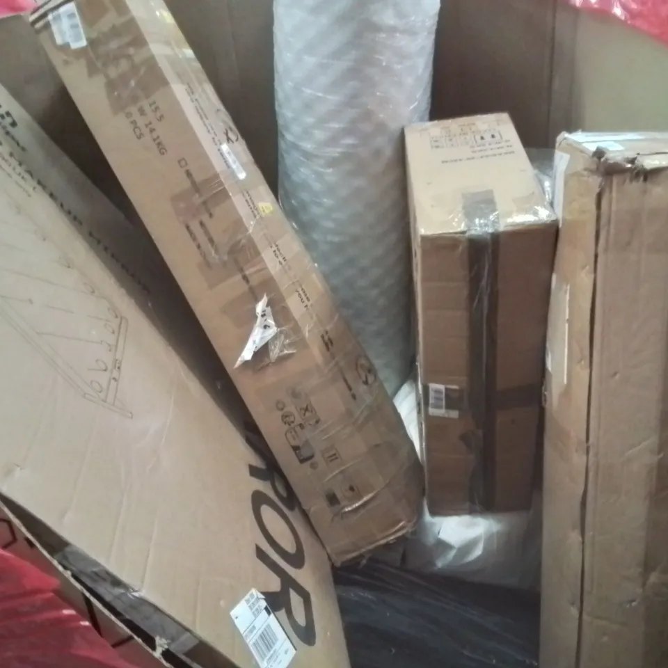 PALLET CONTAINING VARIOUS ASSORTED BOXED HOUSEHOLD ITEMS TO INCLUDE: LARGE HOLLYWOOD MAKEUP MIRROR, CAT LITTER TRAYS, PC MONITOR, ROLLED MATTRESS AND LOTS MORE UNMARKED BOXED ITEMS 