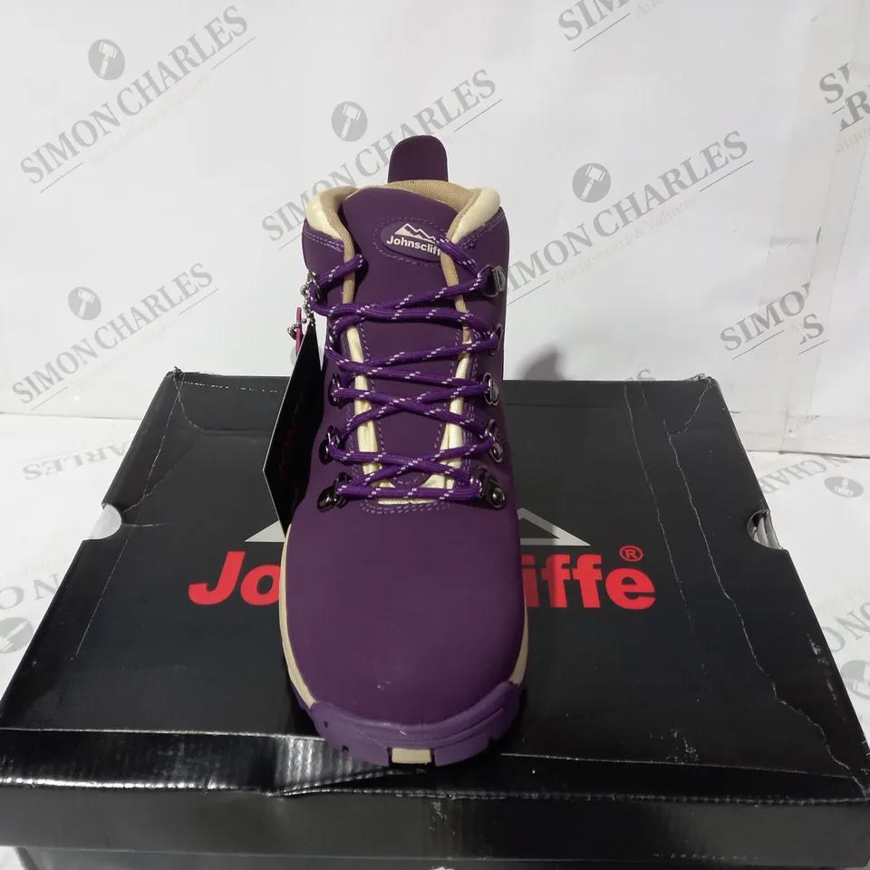 JOHNSCLIFFE TREK LAIDIES WATERPROOF HIKING BOOTS PURPLE SIZE 6