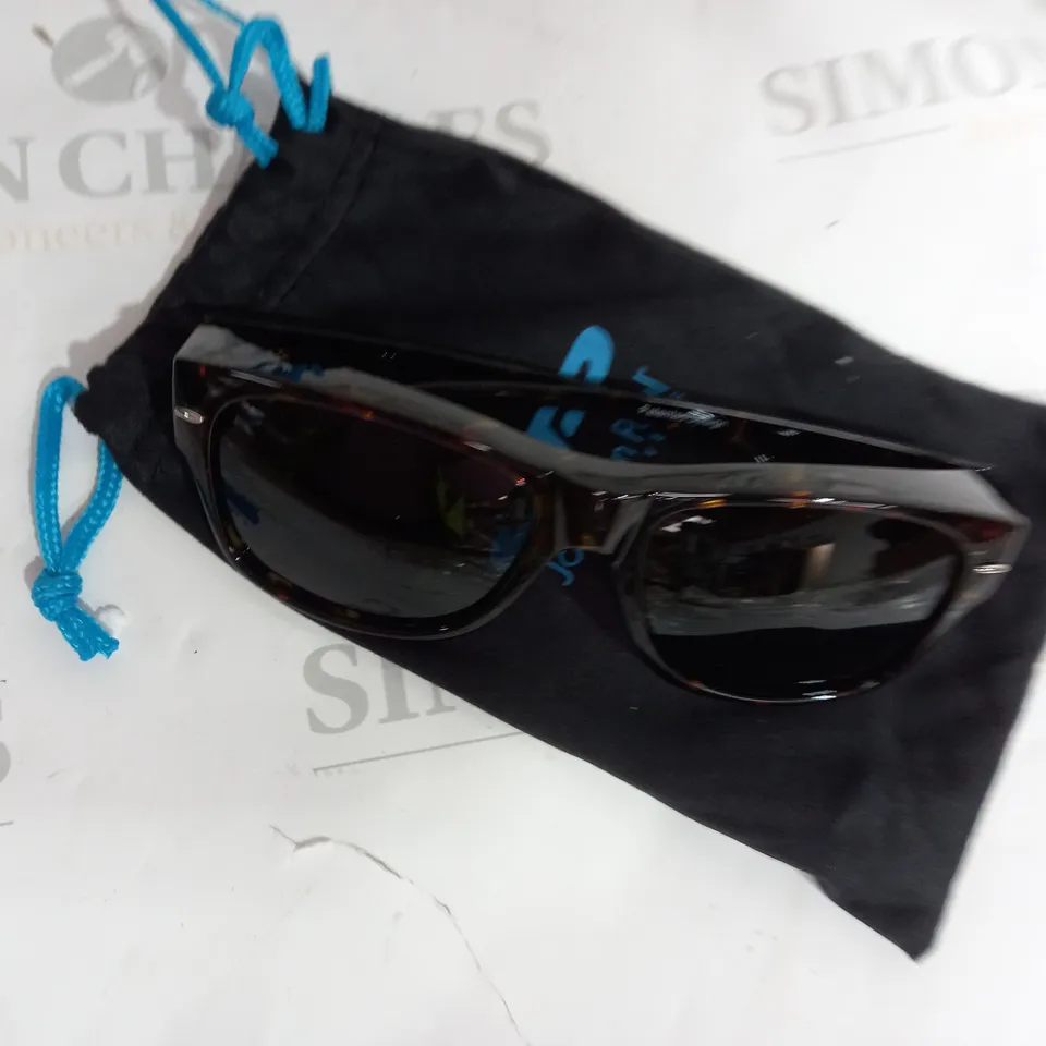 BOXED JPE SUNGLASSES IN WARM TORTOISE