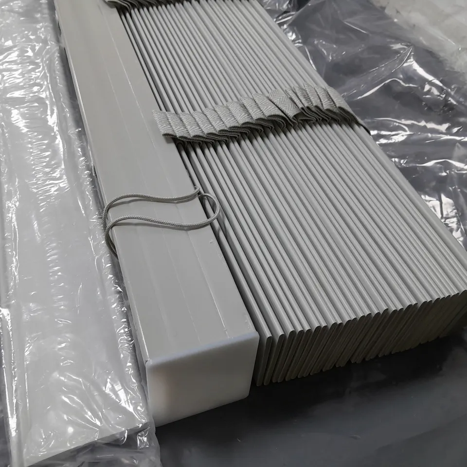 FAUXWOOD GREY VENETIAN BLIND 75CM X UNSPECIFIED