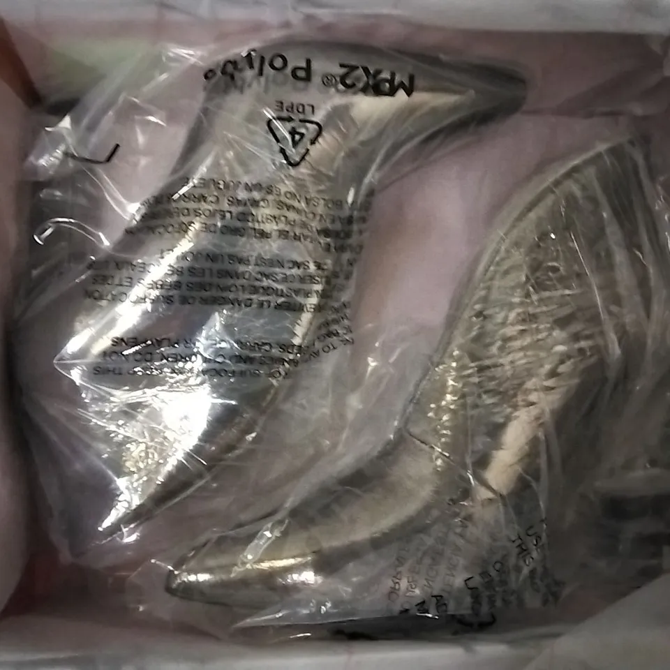 BOX OF 5 PAIRS OF MODA IN PELLE WELDI PEWTER METALLIC LEATHER V CUT SHOE BOOT SIZE 4 