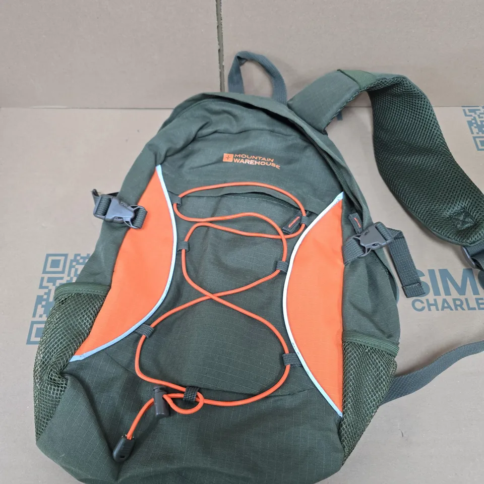 MOUNTAIN WAREHOUSE BACKPACK IN GREEN 