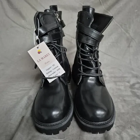 BOX OF APPROXIMATELY 8 LA MAREY WOMENS BOOTS IN BLACK PU SIZE UK 7