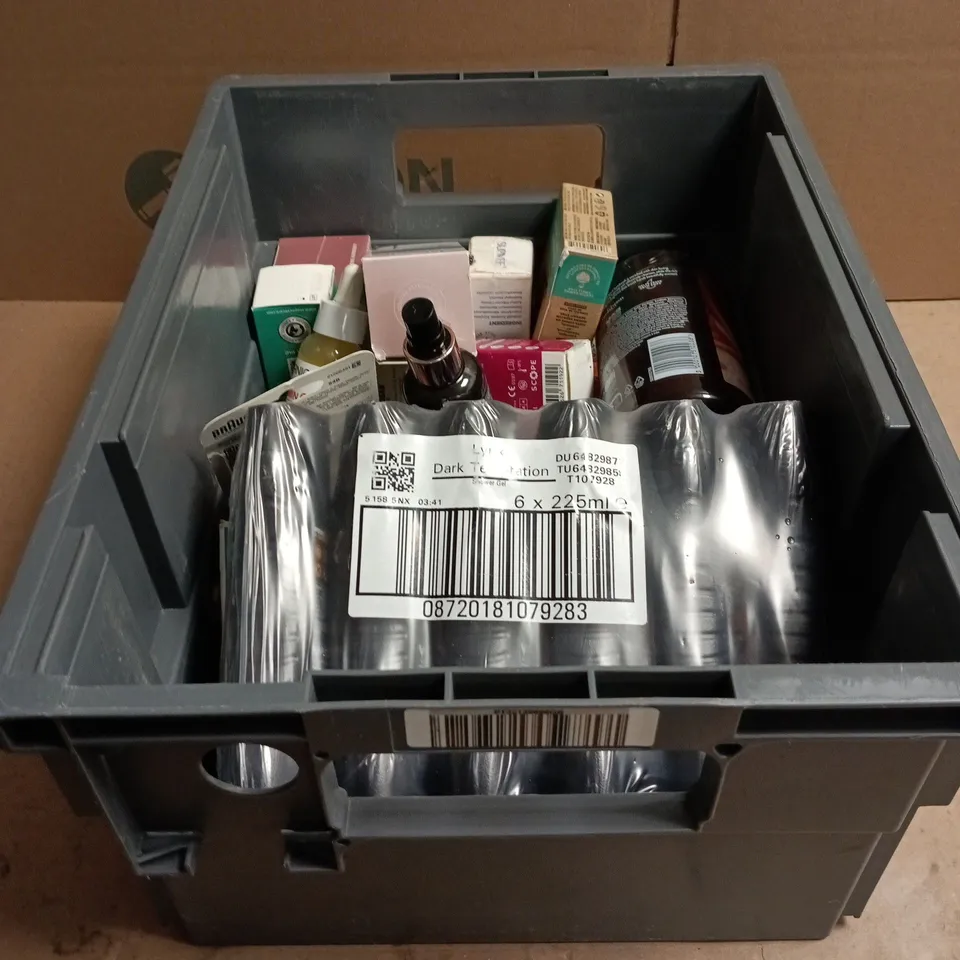 TOTE OF APPROXIMATELY 20 ASSORTED COSMETIC ITEMS TO INCLUDE LYNX 6 PACK, IMPERIAL LEATHER, GARNIER VIT C SERUM, DR SQUATCH, REVOLUTION ETC