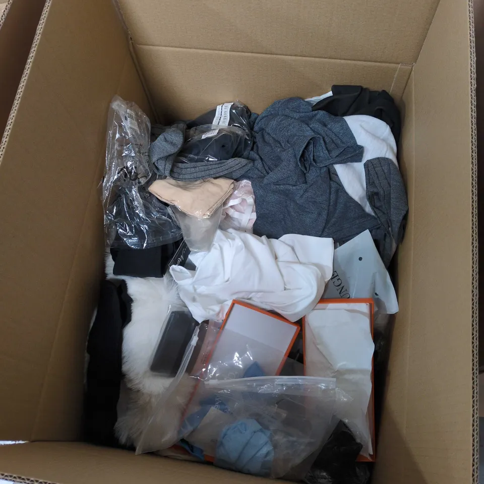 BLUE ZIP-UP JACKET WITH CIRCULAR LOGO – CLOTHING LOT OF APPROXIMATLEY 30 ITEMS ASSORTED .