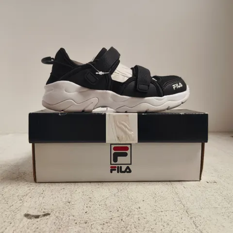 BOXED PAIR OF FILA KID'S SHOES IN BLACK SIZE UK 11
