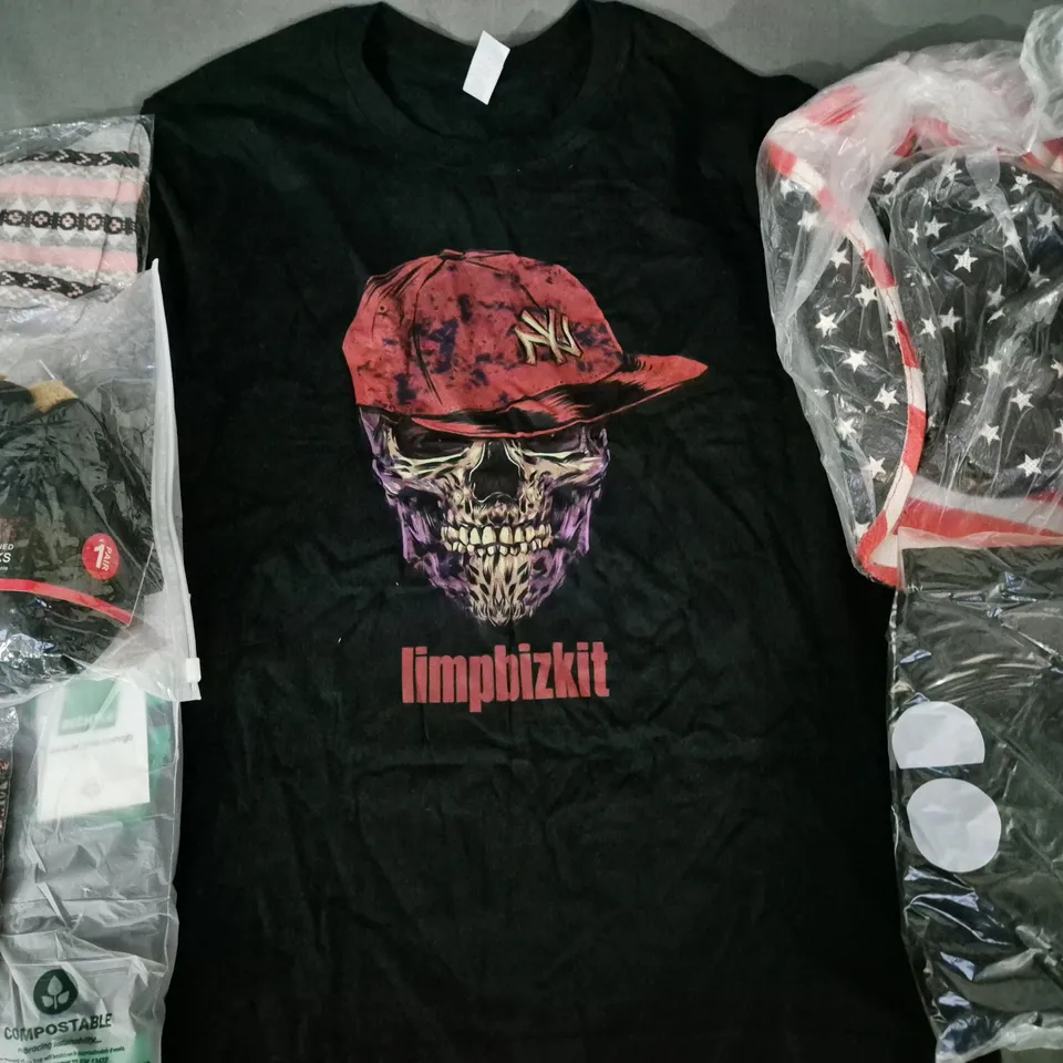 BOX OF APPROXIMATELY 20 ASSORTED CLOTHING AND FASHION ITEMS IN VARIOUS STYLES, SIZES, AND COLOURS - COLLECTION ONLY