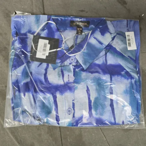 BOX OF APPROXIMATELY 40 QED LONDON SHIRTS IN BLUE - ONE SIZE