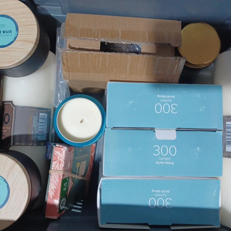 APPROXIMATELY 15 ASSORTED HOUSEHOLD ITEMS TO INCLUDE LED G9 BULB, WAX MELTS, ETC