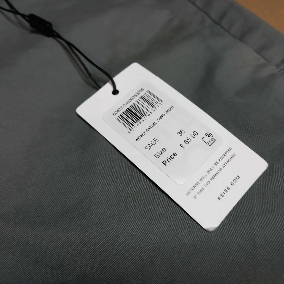 REISS SAGE CHINO SHORTS - SIZE 36W