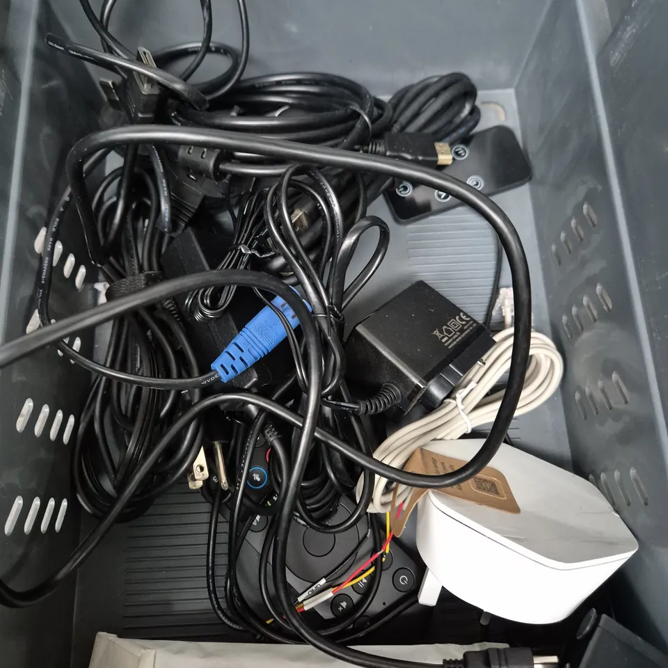 APPROXIMATELY 10 ASSORTED ELECTRICAL PRODUCTS TO INCLUDE CONTACTLESS MACHINE, REPLACEMENT REMOTES, DVD PLAYER ETC 